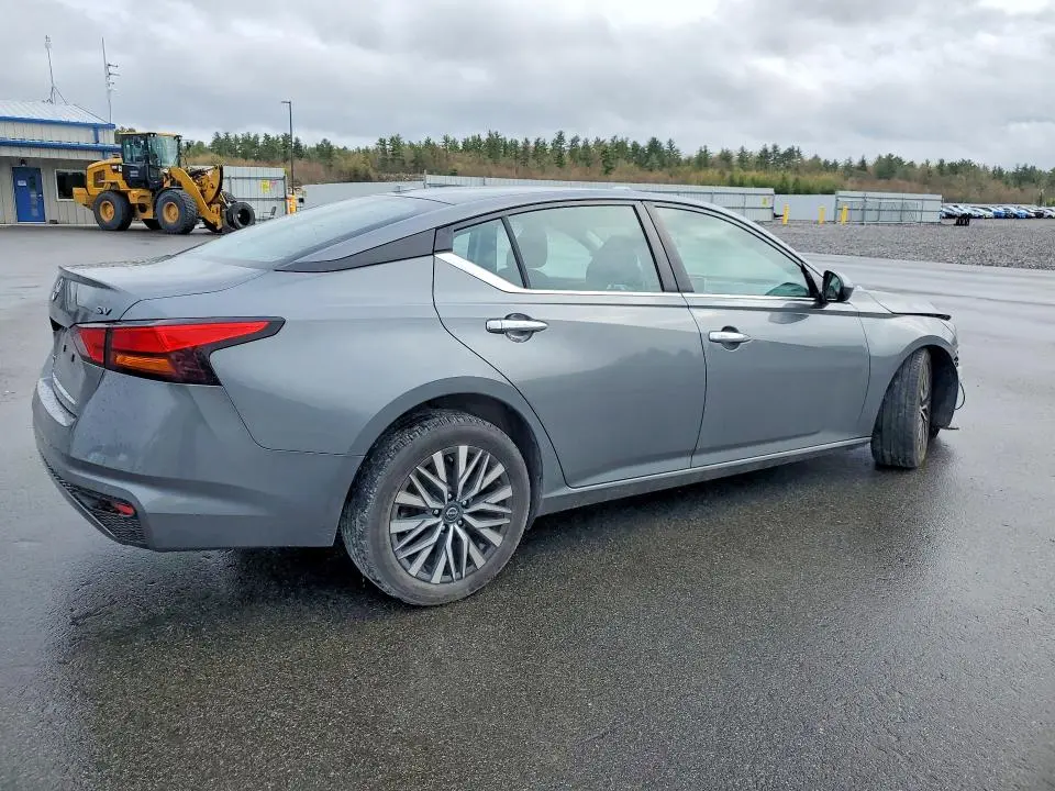 2023 NISSAN ALTIMA SV  