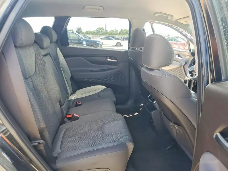 2019 HYUNDAI SANTA FE SE  