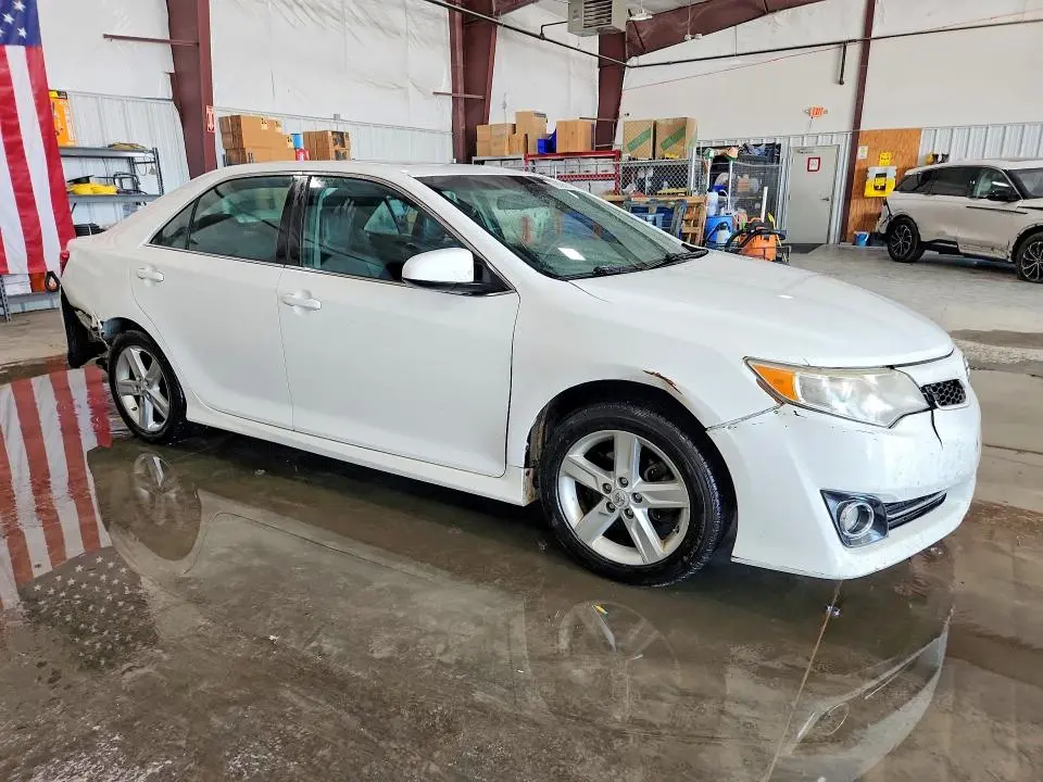 2014 TOYOTA CAMRY SE  