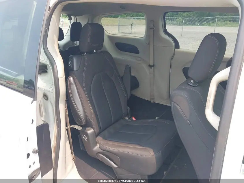 2022 CHRYSLER VOYAGER LX