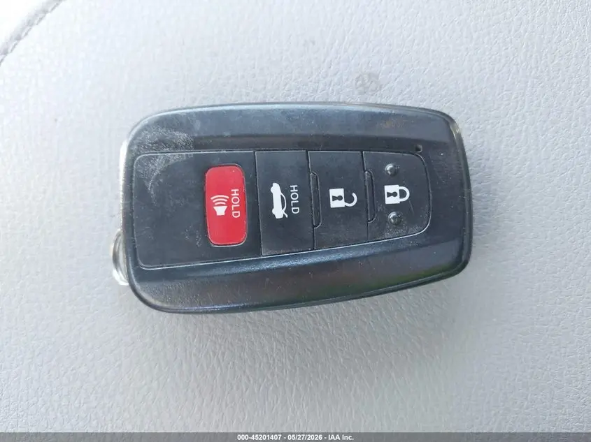 2019 TOYOTA CAMRY XLE V6