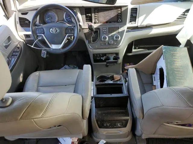 2019 TOYOTA SIENNA XLE  