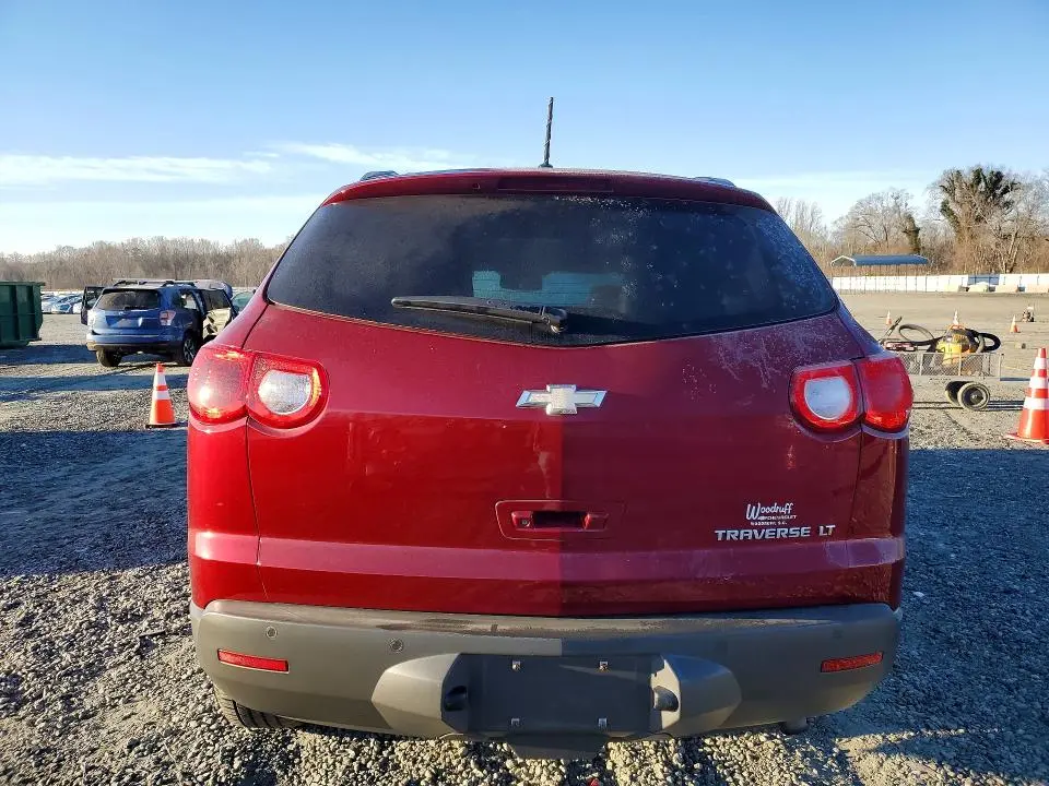 2010 CHEVROLET TRAVERSE LT  