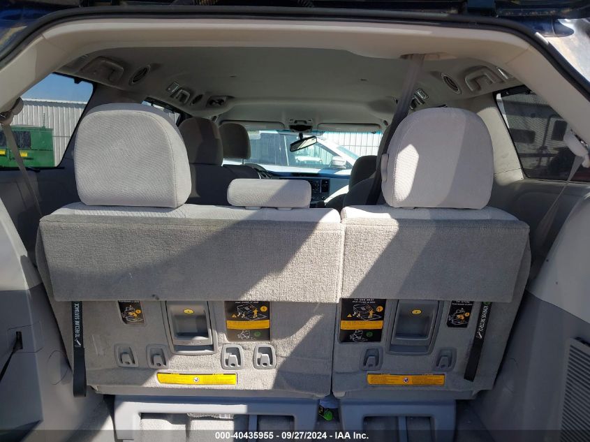 2011 TOYOTA SIENNA LE