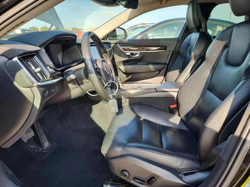 2017 VOLVO S90 T5 MOMENTUM  