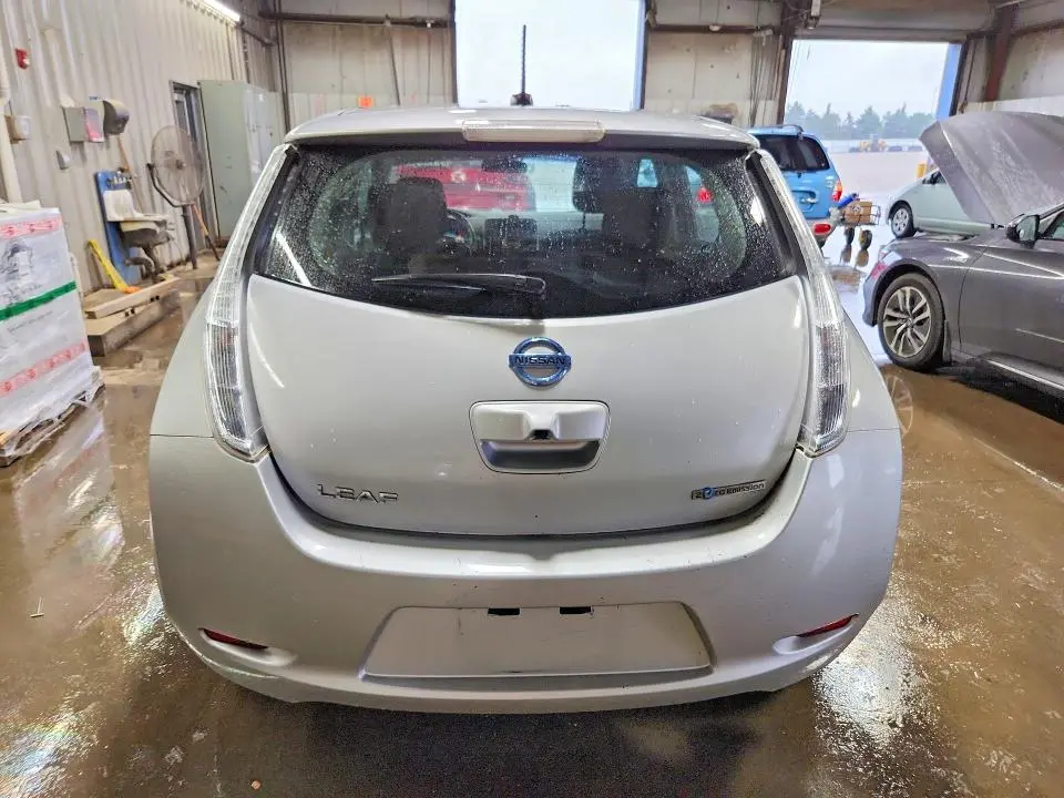 2015 NISSAN LEAF S  