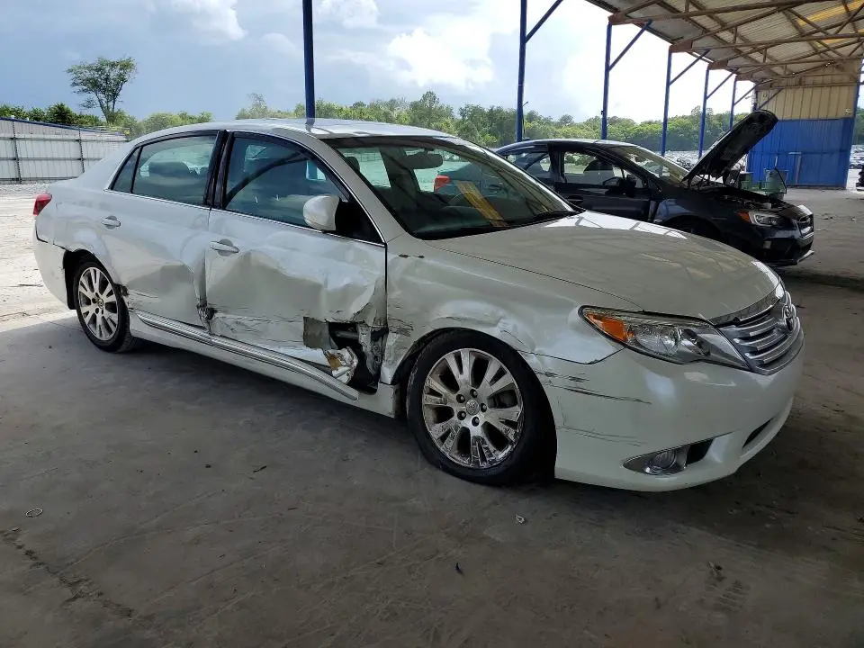 2011 TOYOTA AVALON   