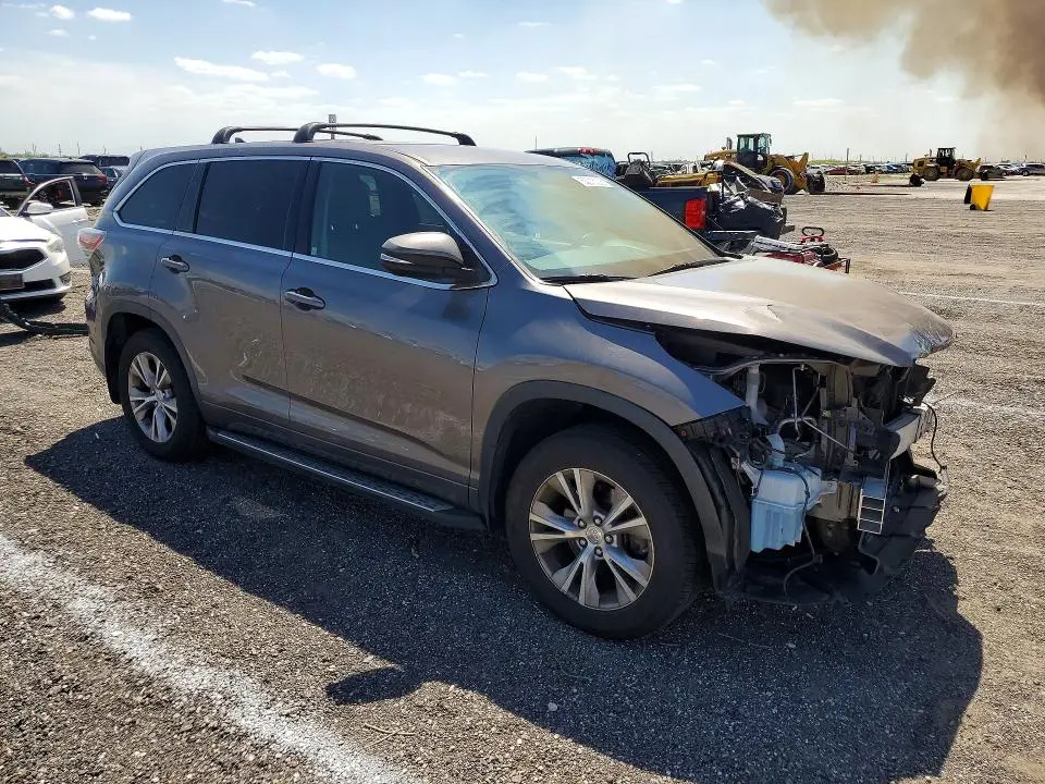 2015 TOYOTA HIGHLANDER LE PLUS  