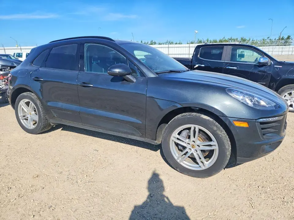 2017 PORSCHE MACAN   