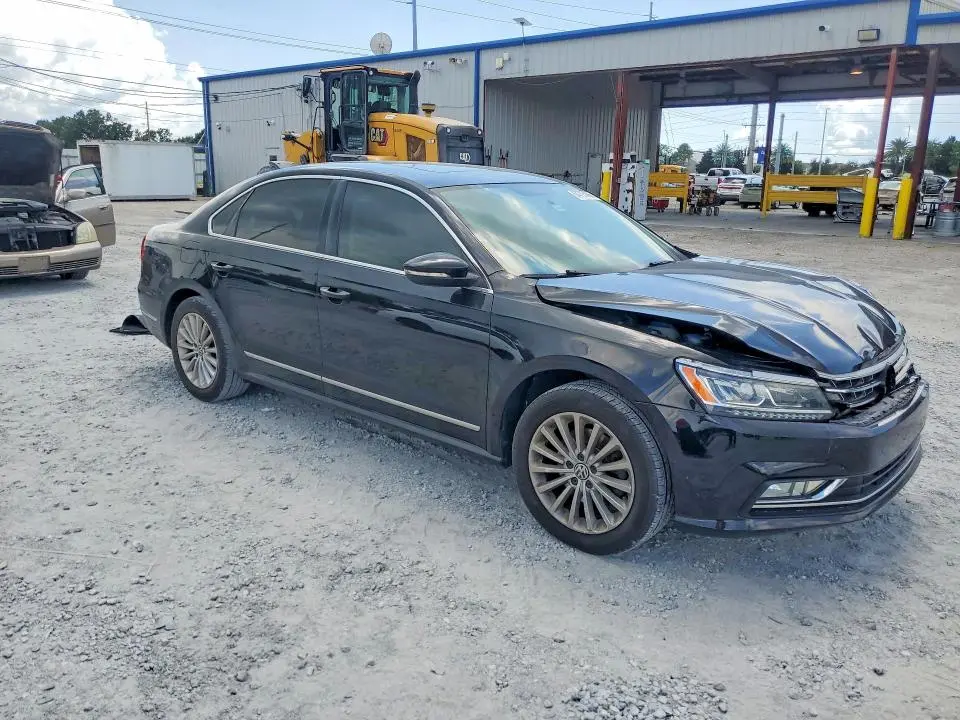 2016 VOLKSWAGEN PASSAT SE  