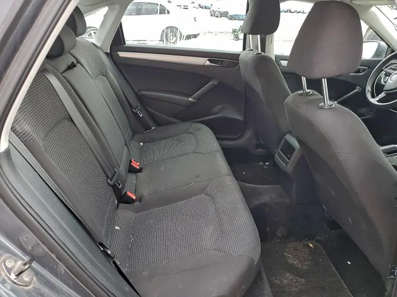 2016 VOLKSWAGEN PASSAT S  