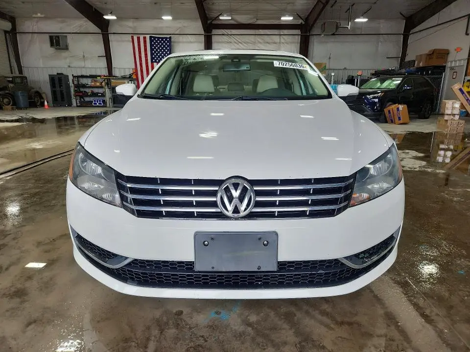 2013 VOLKSWAGEN PASSAT SE  