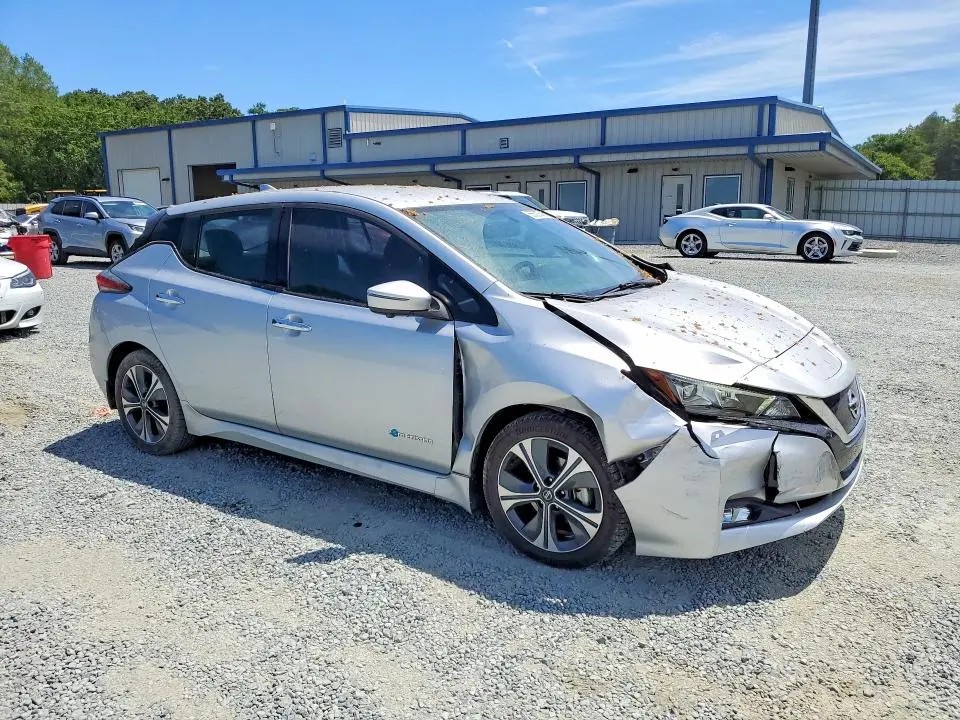 2019 NISSAN LEAF SL  