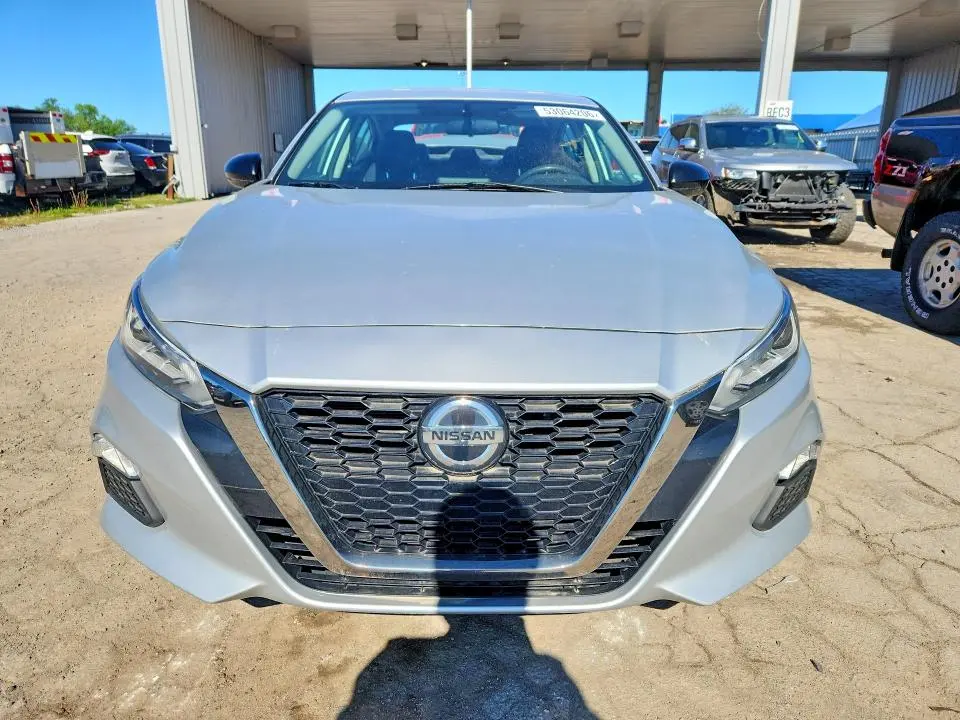 2019 NISSAN ALTIMA SR  