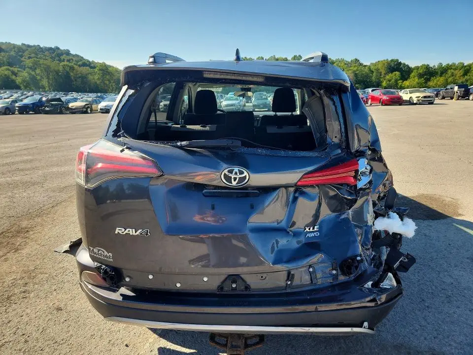 2018 TOYOTA RAV4 XLE  