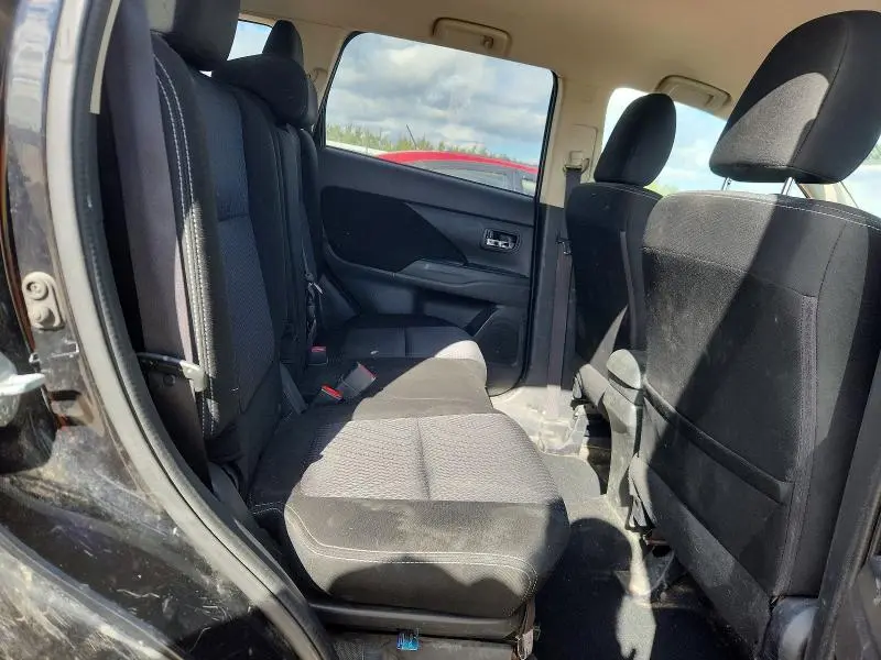 2016 MITSUBISHI OUTLANDER SE  