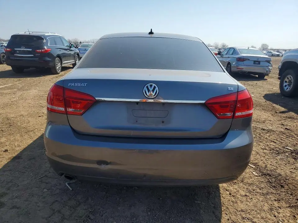 2013 VOLKSWAGEN PASSAT SE  