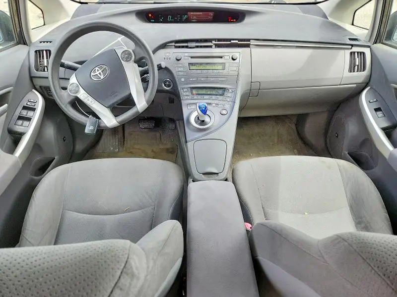2010 TOYOTA PRIUS III  