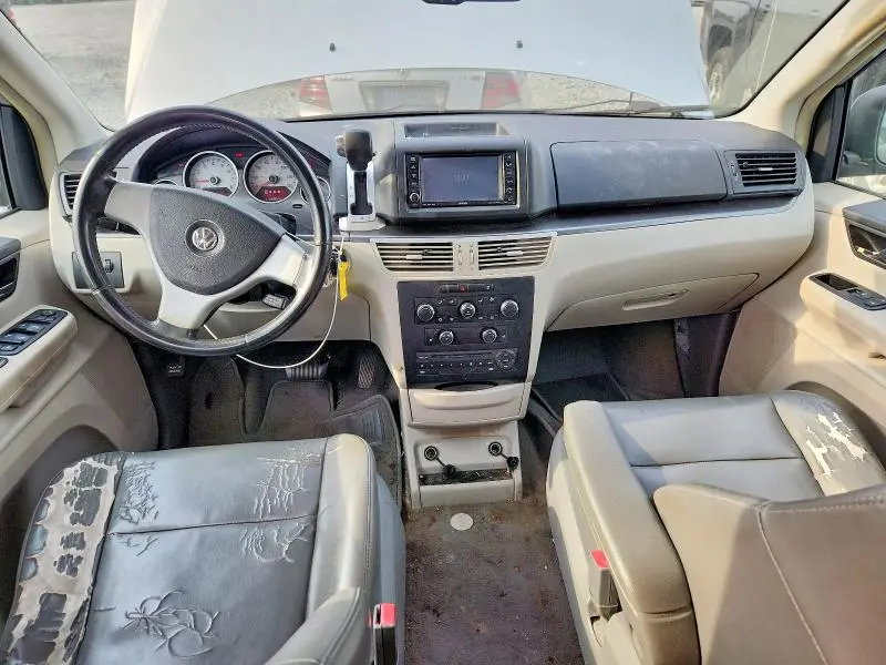 2010 VOLKSWAGEN ROUTAN SE  
