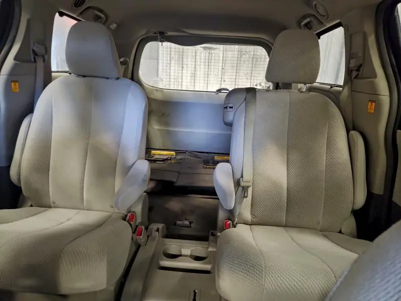 2012 TOYOTA SIENNA LE  