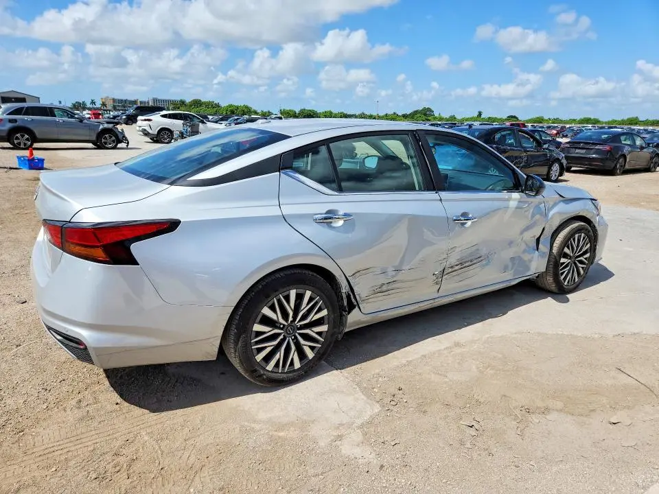 2025 NISSAN ALTIMA SV  