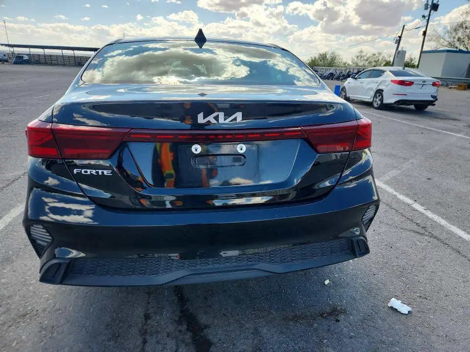 2024 KIA FORTE LXS  