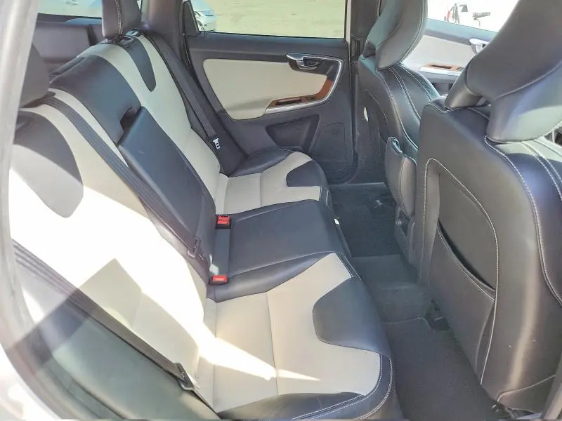 2015 VOLVO XC60 T6 PLATINUM  
