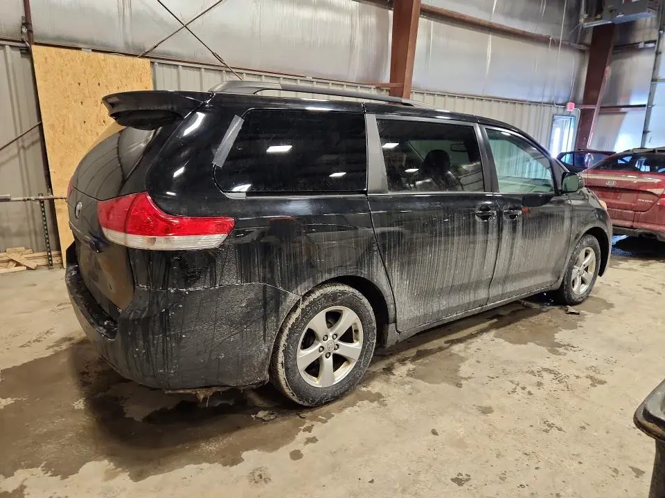 2011 TOYOTA SIENNA LE  