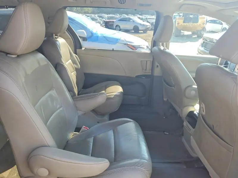 2015 TOYOTA SIENNA XLE 7-PASSENGER  