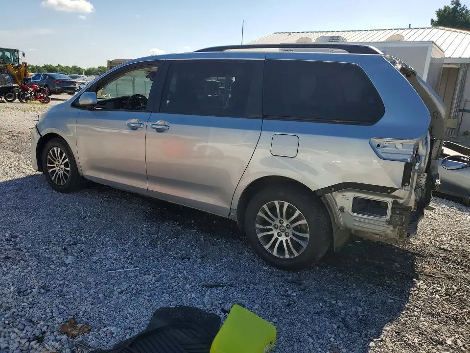 2019 TOYOTA SIENNA XLE 8-PASSENGER  