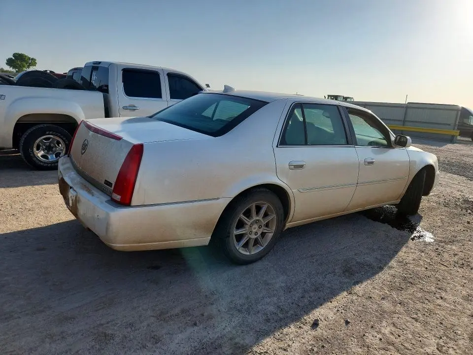2010 CADILLAC DTS LUXURY COLLECTION  