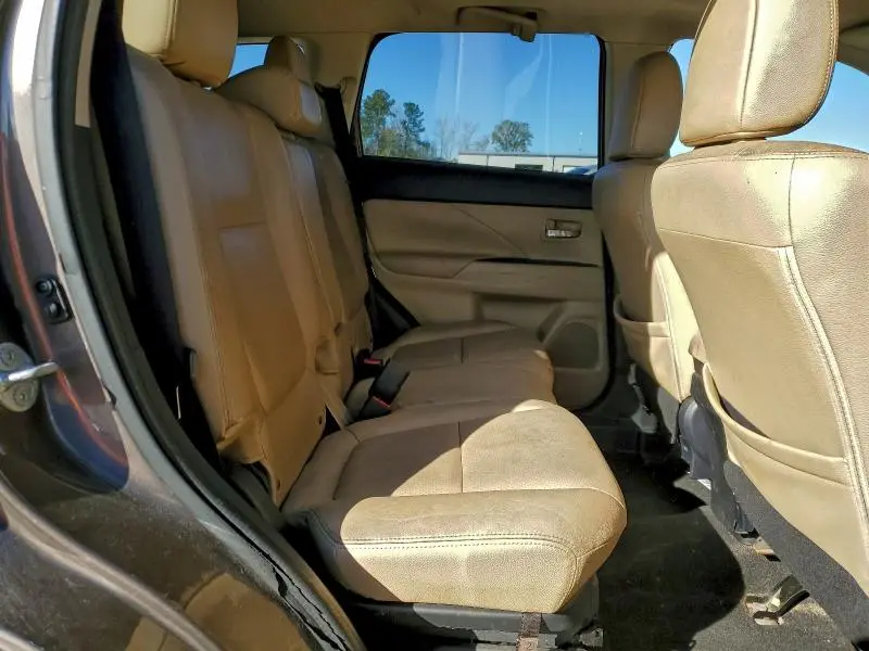 2016 MITSUBISHI OUTLANDER SE  