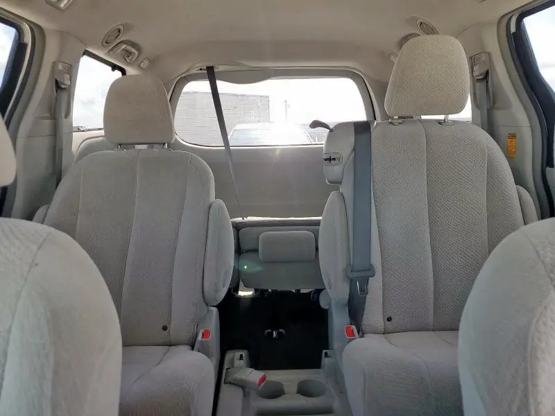 2014 TOYOTA SIENNA LE  