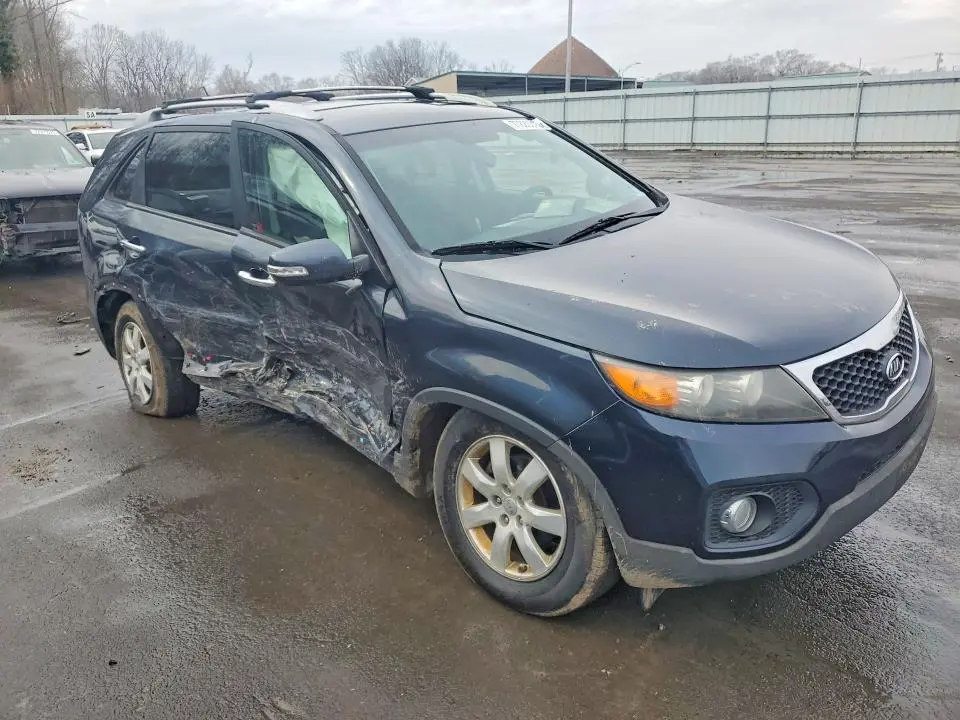 2013 KIA SORENTO LX  