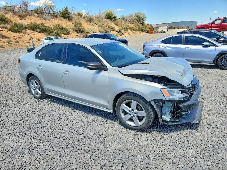 2012 VOLKSWAGEN JETTA   