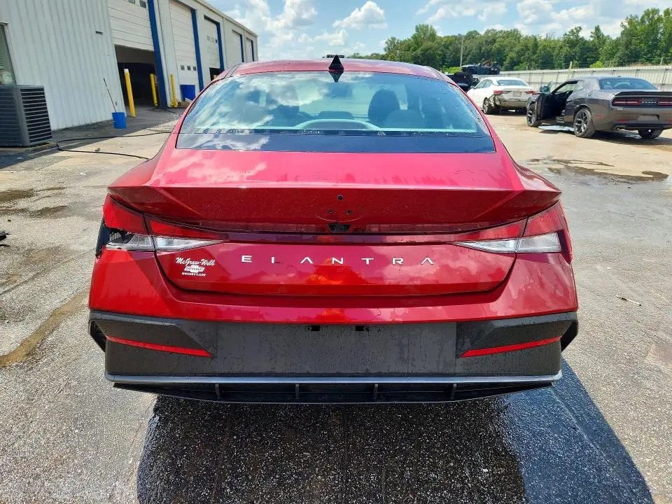 2024 HYUNDAI ELANTRA SEL  