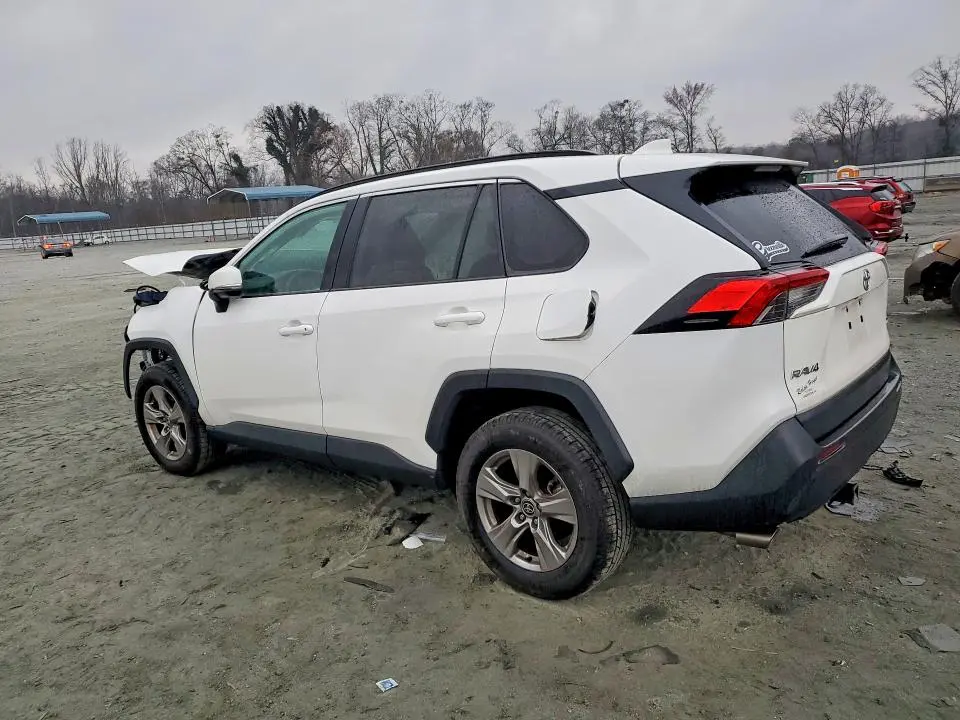 2022 TOYOTA RAV4 XLE  