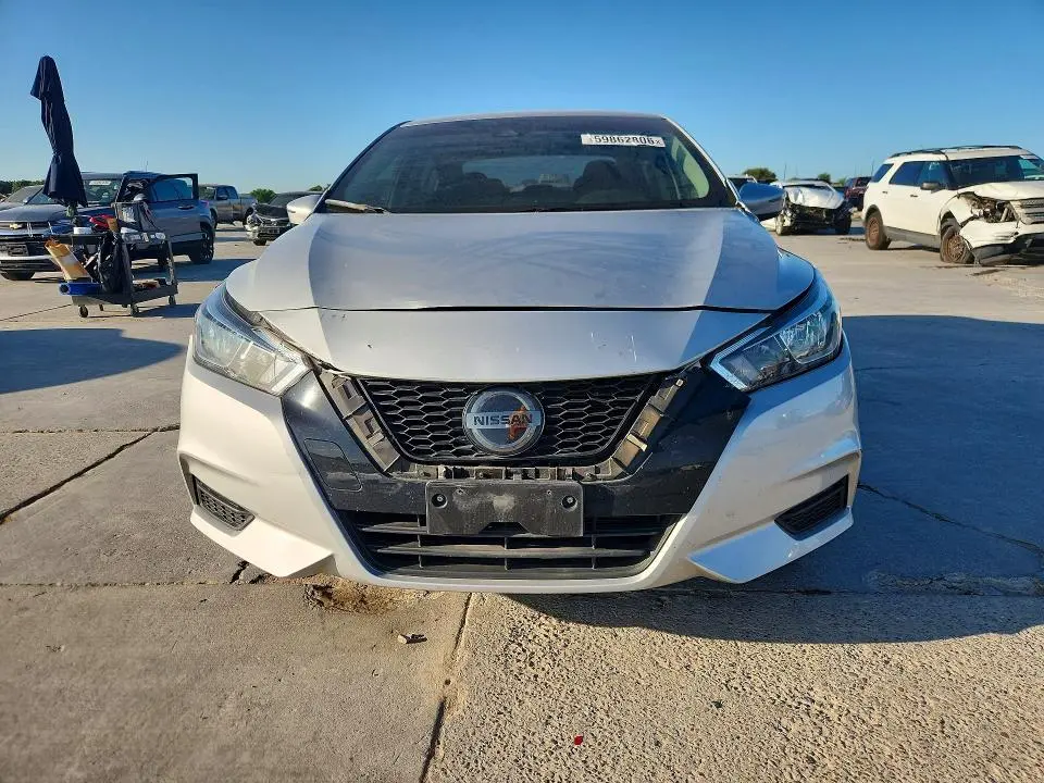 2021 NISSAN VERSA SV  
