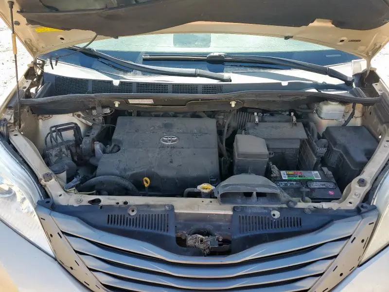2012 TOYOTA SIENNA XLE  
