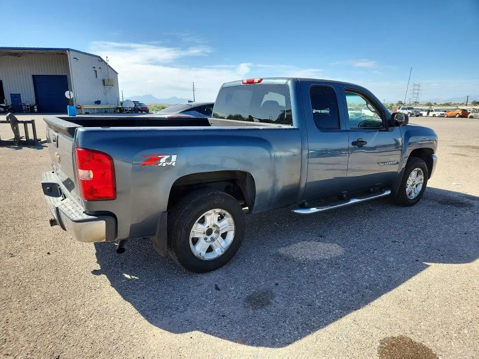 2011 CHEVROLET SILVERADO K1500 LT  