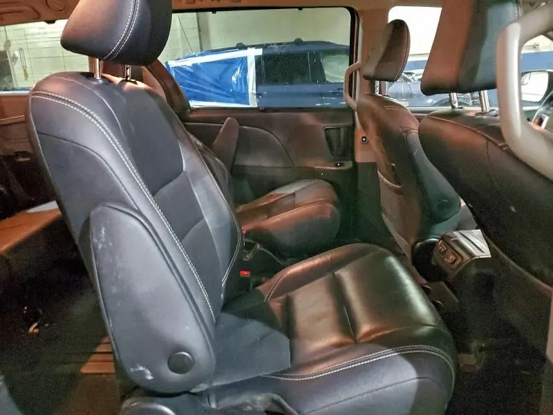 2018 TOYOTA SIENNA SE  