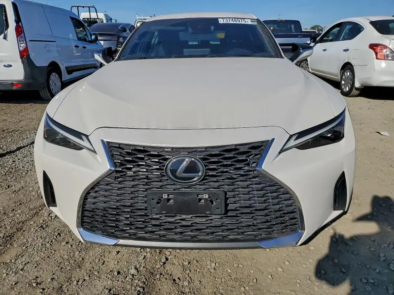 2021 LEXUS IS 300  