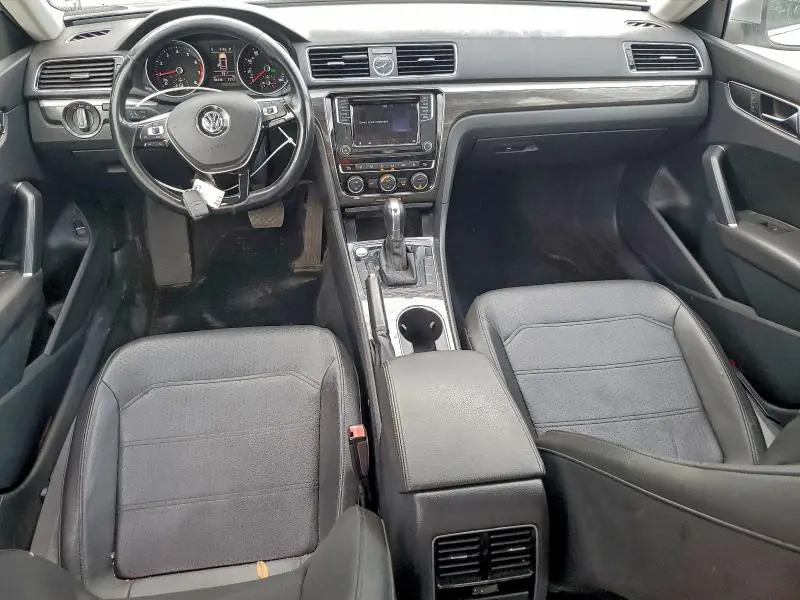 2017 VOLKSWAGEN PASSAT SE  