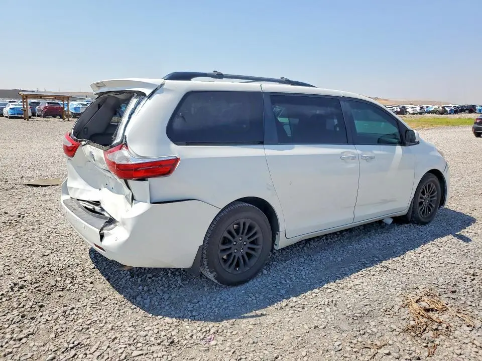 2016 TOYOTA SIENNA XLE PREMIUM 8-PASSENGER  