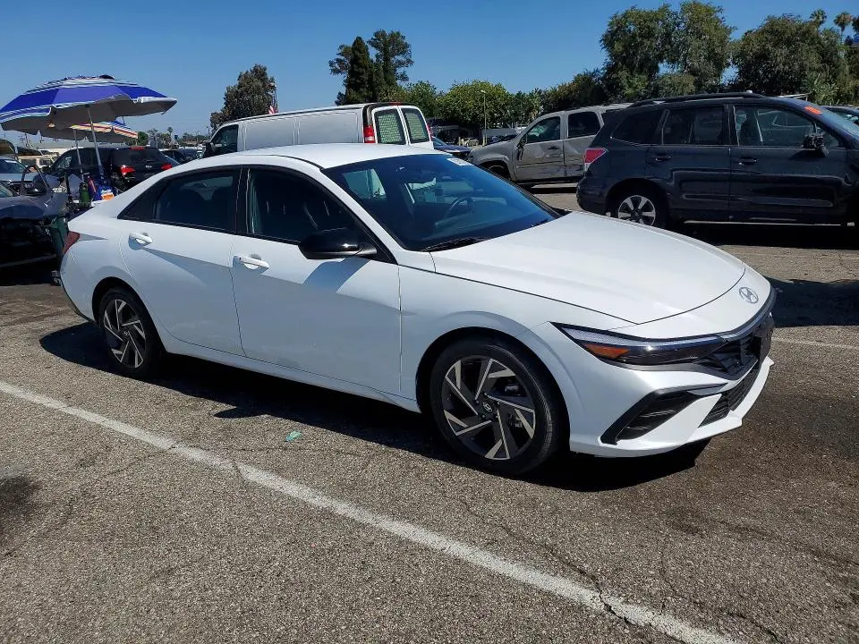 2025 HYUNDAI ELANTRA SEL SPORT  