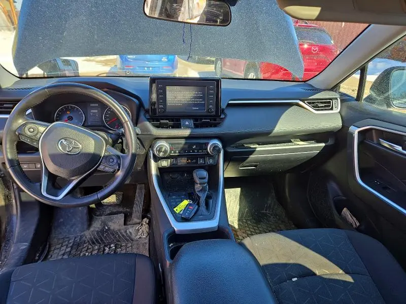 2021 TOYOTA RAV4 XLE  