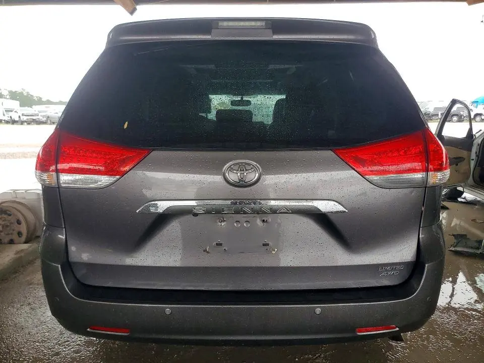 2011 TOYOTA SIENNA LIMITED 7-PASSENGER  