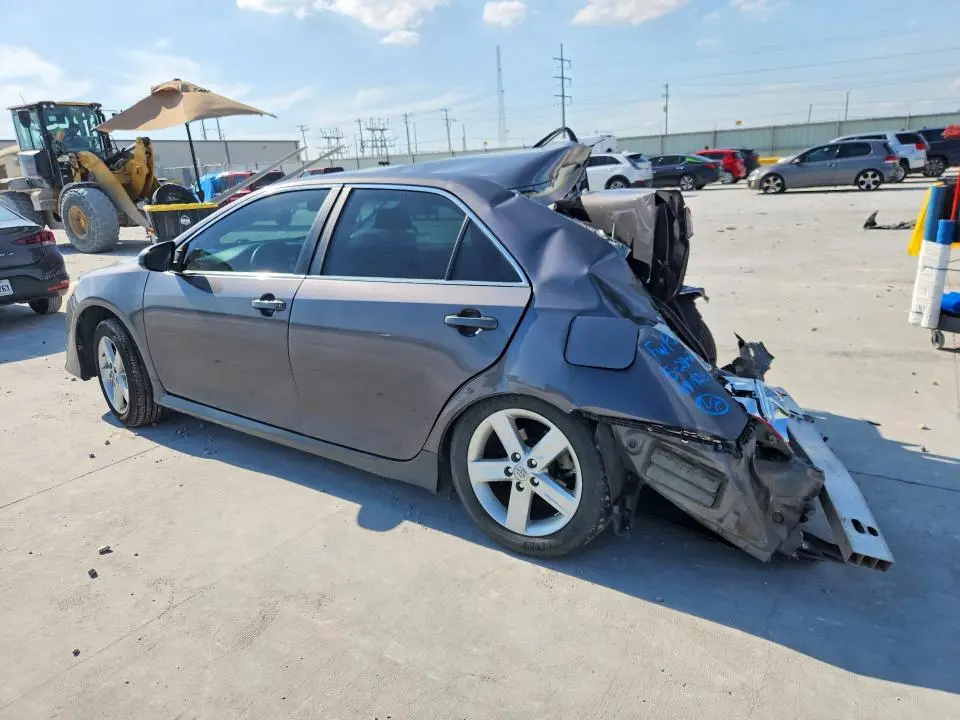 2014 TOYOTA CAMRY SE  