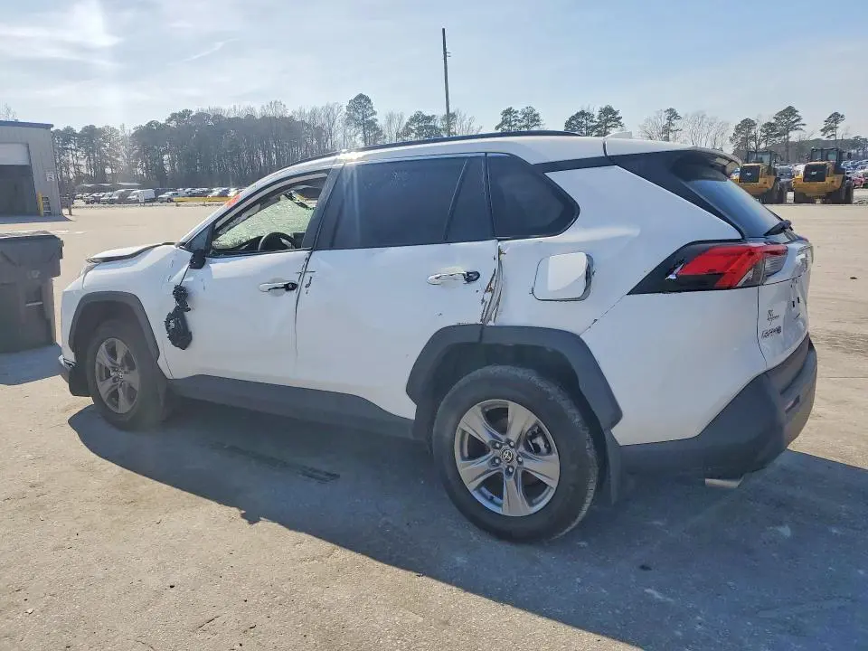 2025 TOYOTA RAV4 XLE  