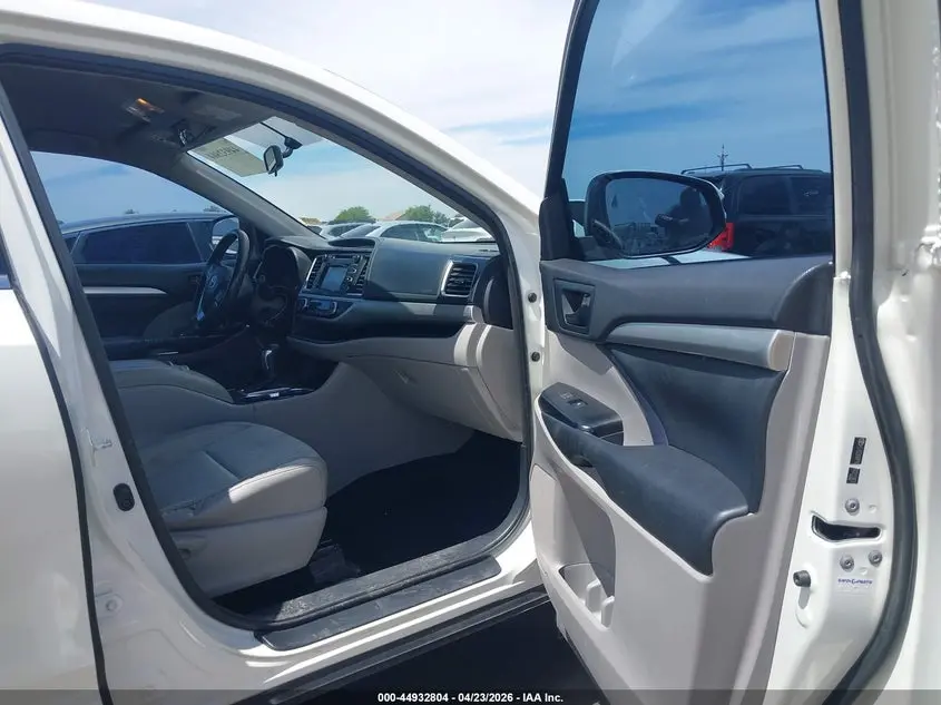 2014 TOYOTA HIGHLANDER LE PLUS V6